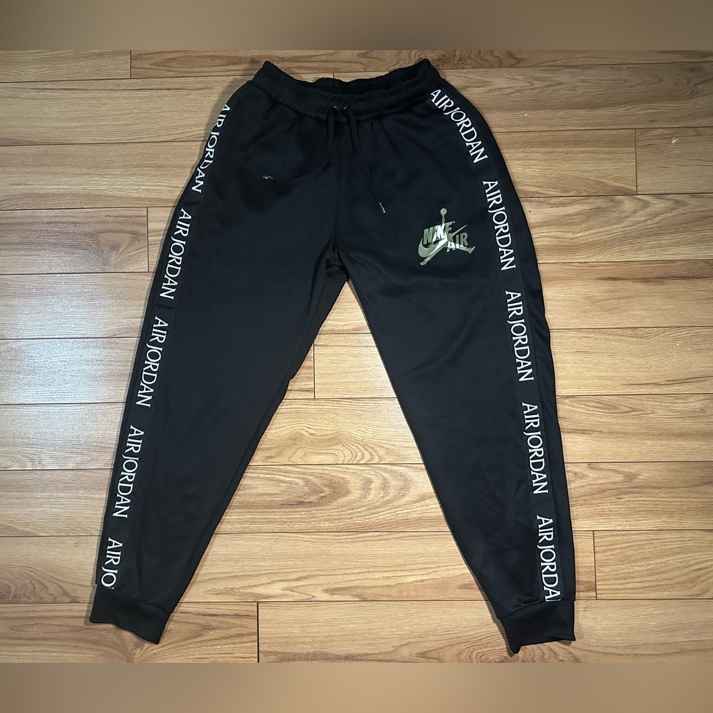 AIR JORDAN X NIKE AIR - JOGGERS - SIZE M - BLACK, WHITE & GOLD